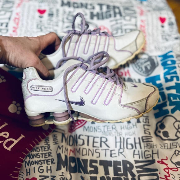 Nike Shox with a Pearlescent sheen 5.5Y - Picture 3 of 4